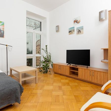 Downtown Studio Apartment By The Park By Noclegi Renters Varsovie Extérieur photo